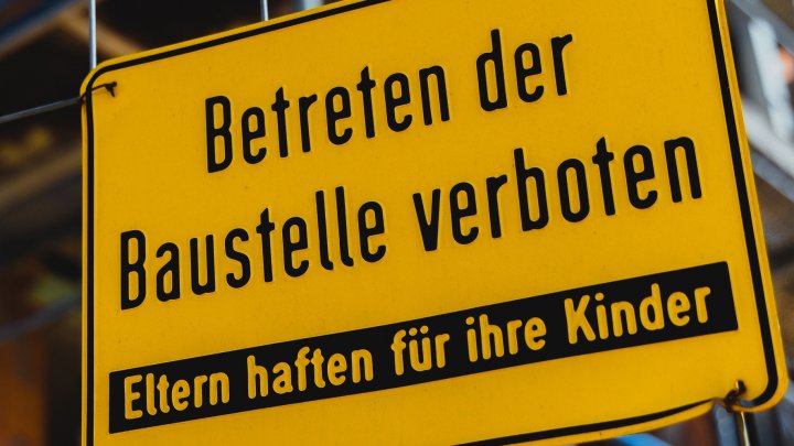 Im Kreis Olpe soll es schon
bald mehr Baustellenschilder geben, fordert die IG BAU Westfalen...