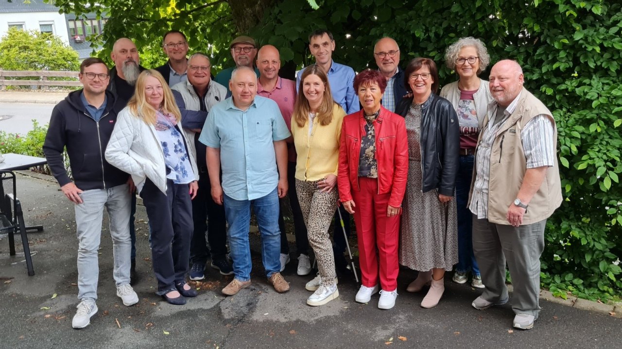 Mitglieder des SPD-Ortsverein Wenden : (vorne, v.l.) Boris Eberlein, Inge Bruch, Andreas Engler, Heike Pfeifer, Sibille Niklas, Catrin Stockhecke-Meister und Thomas Wirtz, (hinten v.l.) Sven Scharz, Andreas Pfeifer, Matthias Böhler, Christoph Hötte, Andreas Bender, Ludger Reuber, Robert Dornseifer und Jutta Hecken-Defeld. von SPD Wenden