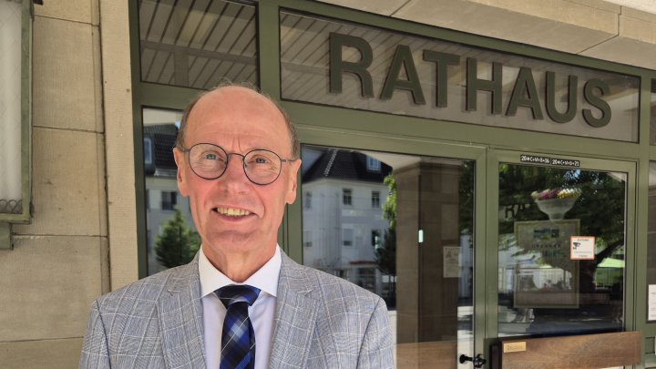 Für sein 41-jähriges Engagement in der Kommunalpolitik wird Wolfgang Teipel mit dem Ehrenring der...