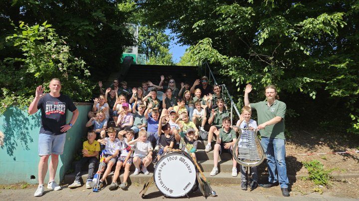 23 Kinder nahmen an der AG teil, in der sie an fünf Nachmittagen spielerisch an das Thema Rhythmus...