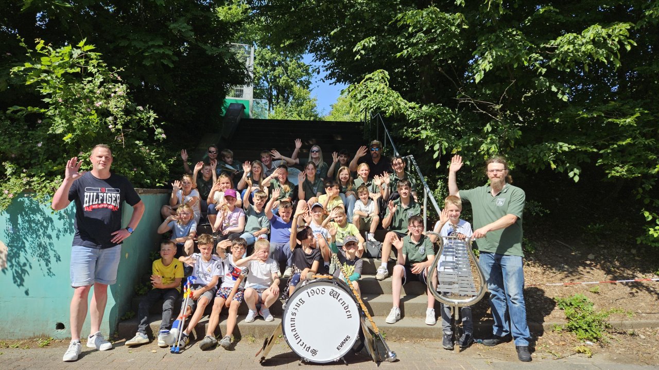 23 Kinder nahmen an der AG teil, in der sie an fünf Nachmittagen spielerisch an das Thema Rhythmus herangeführt wurden – mit viel Musik, Spiel- und Bastelaktionen. von privat