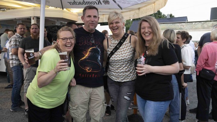 Auf dem Schützenplatz in Würdinghausen stieg eine Zeltparty mit hunderten Gästen.