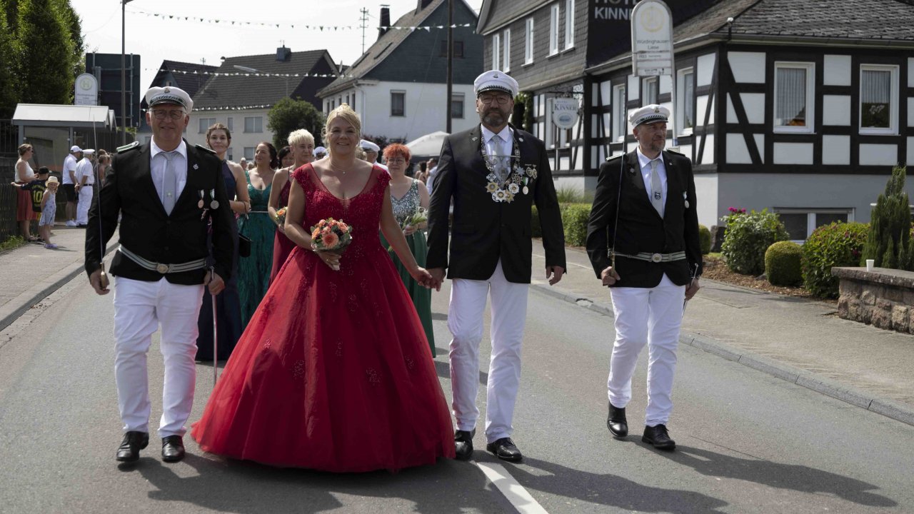 Das amtierende Kaiserpaar von Würdinghausen Matthias und Andrea Neuhaus von Chiara Heidschötter