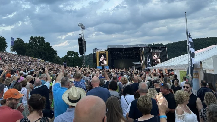 Dieses Foto vom Bryan Adams-Konzert hat uns eine LP-Leserin zur Verfügung gestellt.