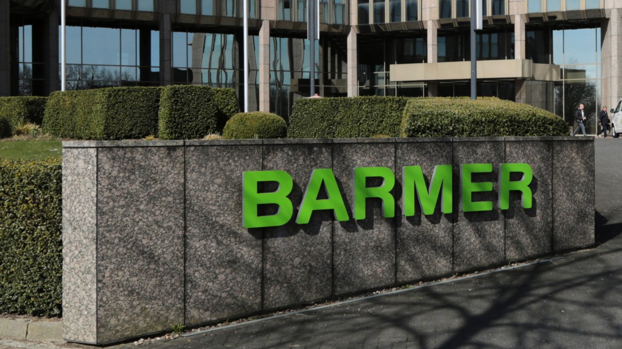 Symbolfoto: Schriftzug der Krankenkasse BARMER an der Hauptverwaltung in Wuppertal. von BARMER