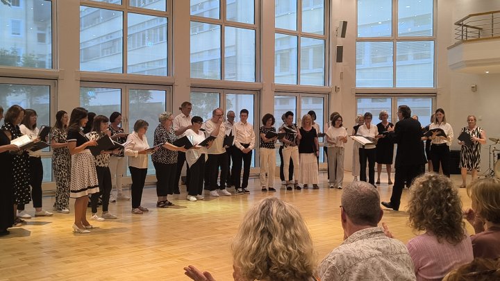 chorissimo! und die Band der Musikschule Olpe haben bei einem gemeinsamen Konzert das Publikum...