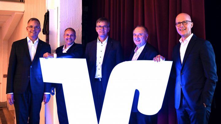 Der Vorstand der Volksbank Sauerland bedankte sich bei den Vertretern für ein erfolgreiches...