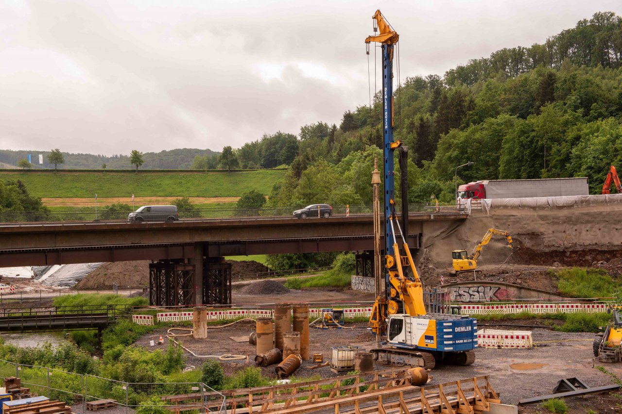 Die Baustelle an der Ihnetalbrücke (L 512) in Attendorn erschwert die Situation. von Nils Dinkel