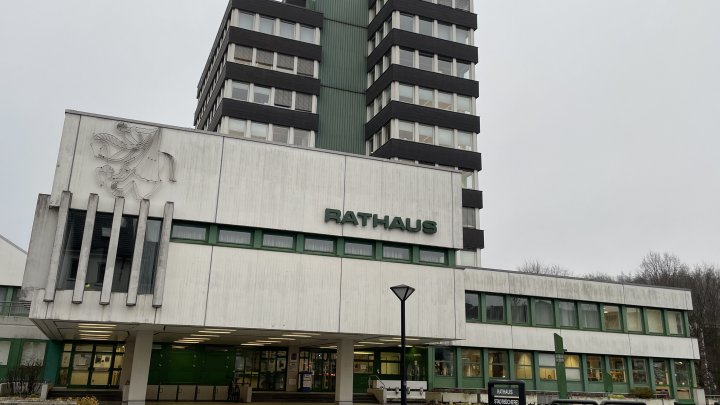 Das Olper Rathaus wurde 1975 bis 1977 gebaut und im März 1978 offiziell eröffnet.