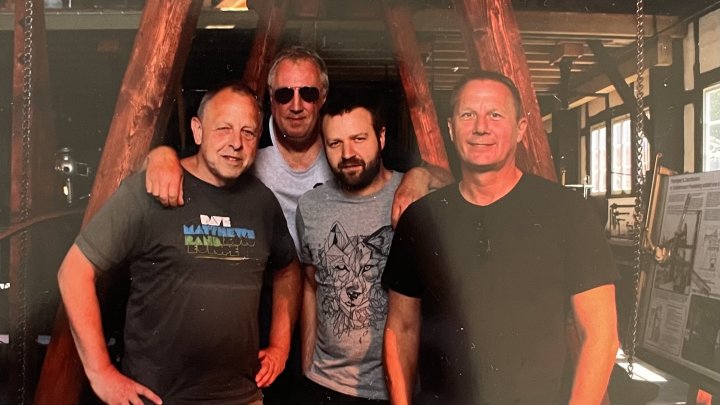 Zur Eröffnung des Kultursommers spielt die Band AAaP Akustik Evergreens von den 70ern bis heute.