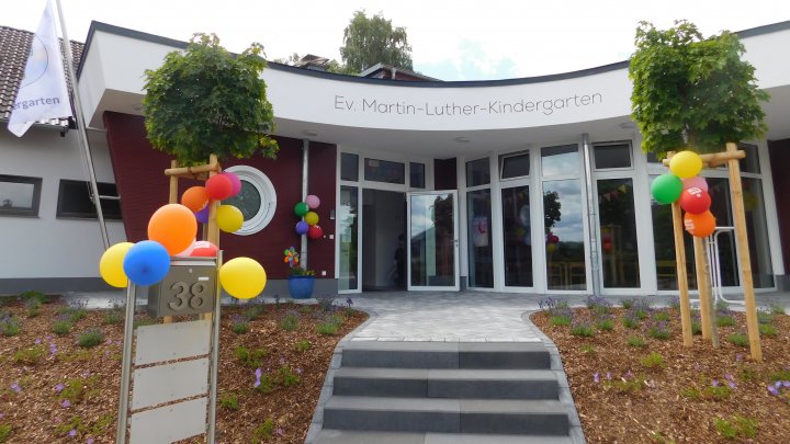 Lebendige Begegnung: Einweihungsfeier im Martin-Luther-Kindergarten