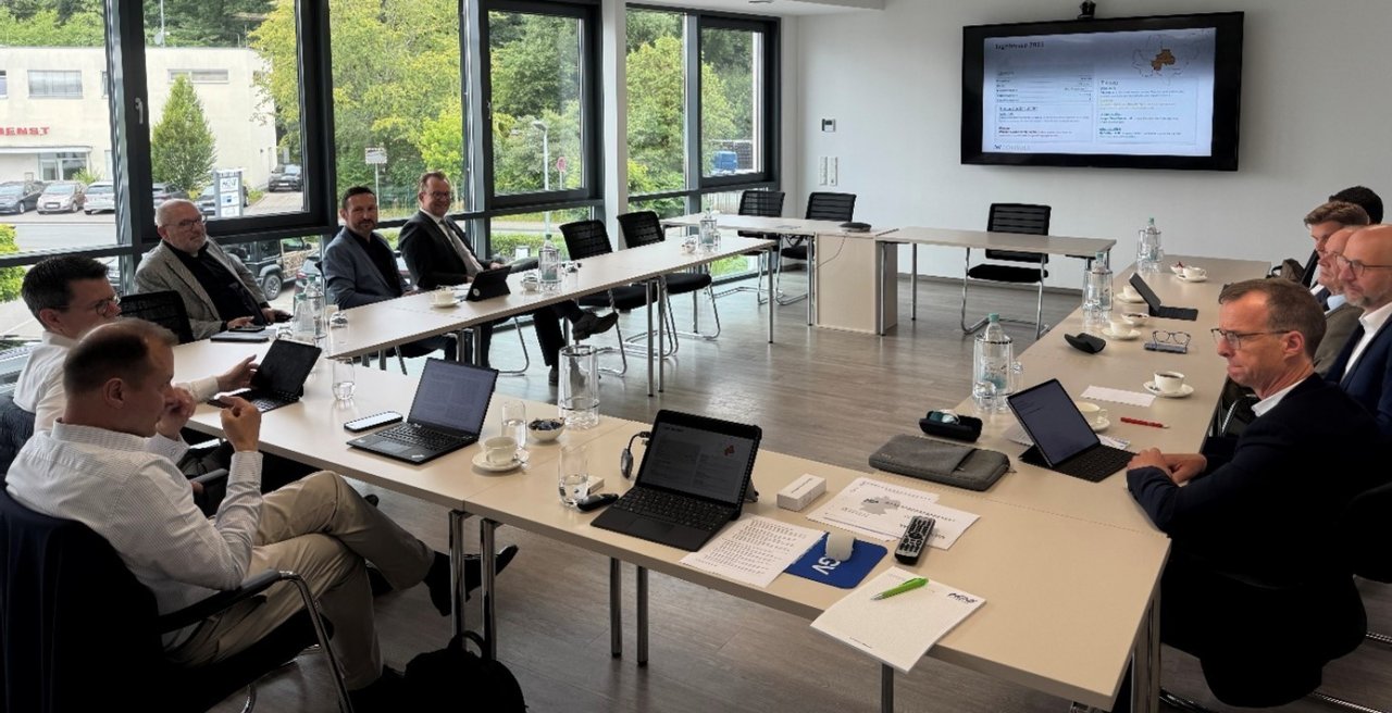 Christopher und Christian Hermann vom Arbeitgeberverband im Gespräch mit den heimischen Verwaltungschefs. von privat