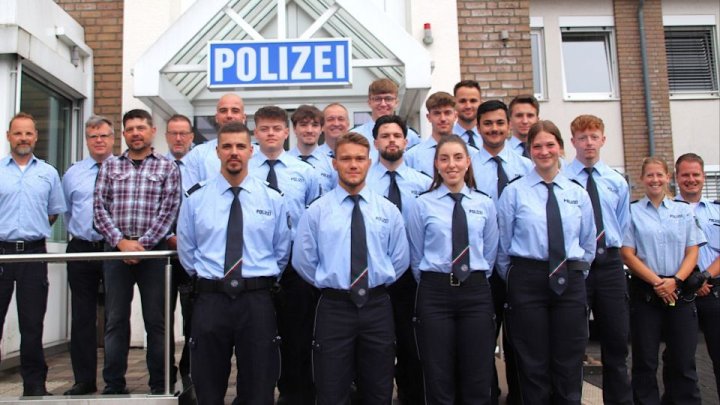 14 Polizeipraktikanten begannen ihre Ausbildung im Kreis Olpe.