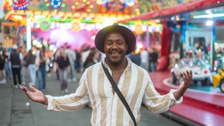 Begeisterung pur: Eine Reise von etwa 1.500 Kilometern nimmt John auf sich, um das Schützenfest in...