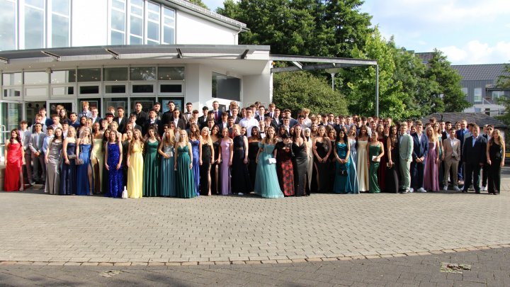 157 Schülerinnen und Schüler der Abschlussklassen der Sekundarschule Olpe-Drolshagen sind in der...