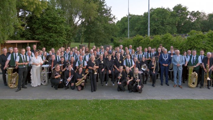 Die Musikfreunde Schreibershof und die Muziekvereniging Excelsior Ouwsterhaule.