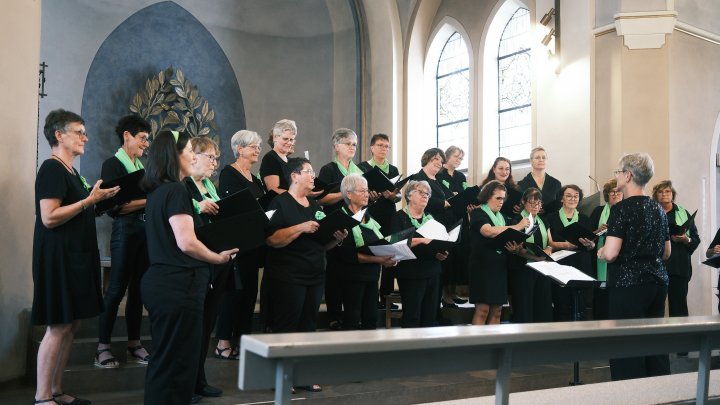 Der Maumker Frauenchor „Cantare“ 2000 feierte sein 25-jähriges Jubiläum mit einem...
