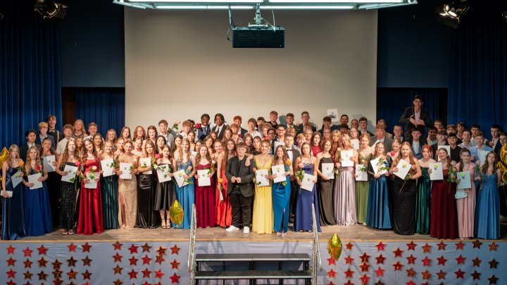 Die Absolventen der zehnten Klassen an der Gesamtschule Wenden.