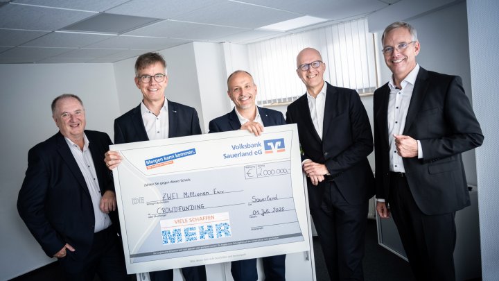 Der Vorstand der Volksbank Sauerland (v.l. Michael Reitz, Michael Griese, Dr. Florian Müller,...