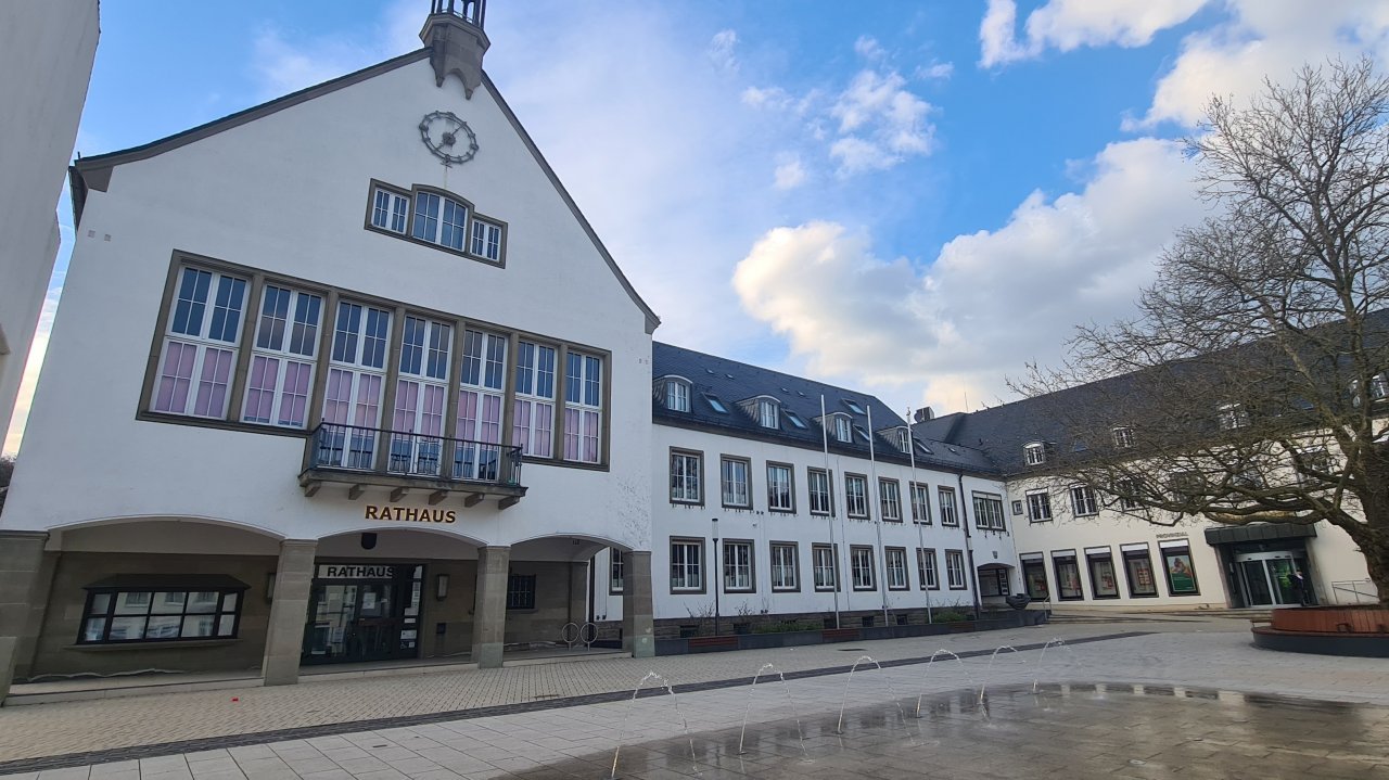 Das Rathaus in Attendorn. von Nicole Voss