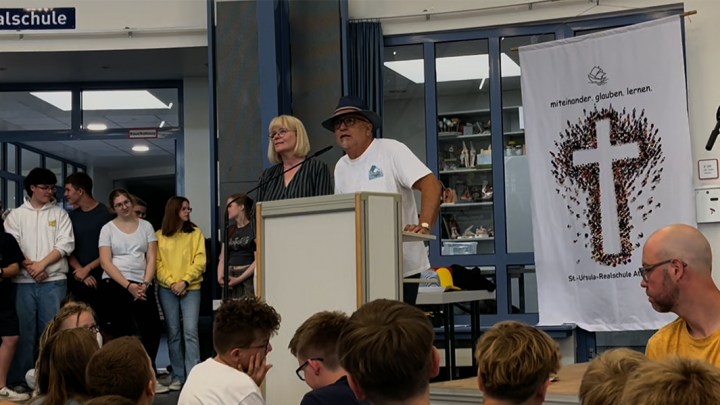 Rudolf Schmidt bei seiner Verabschiedung nach 33 Jahren an der St.-Ursula-Realschule.