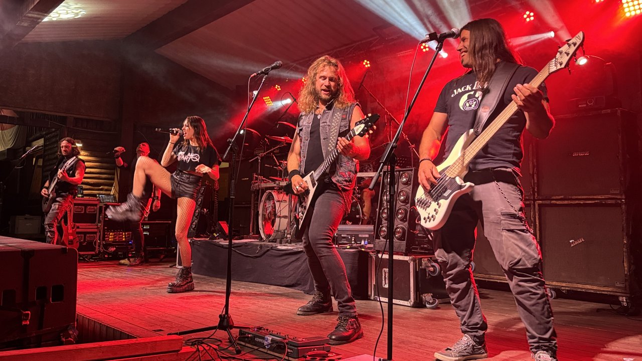 Wernerfest (fast) trocken - Band „Audio Gun“ bringt Löffelberg zum Beben