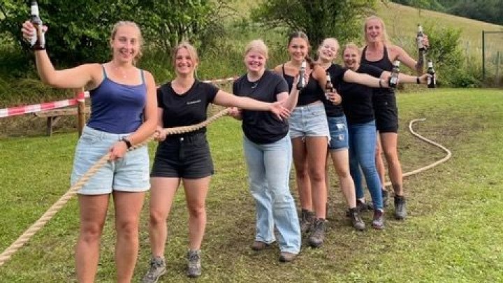 Die Unangenehmen holten sich den Siegerpokal bei den Damen.