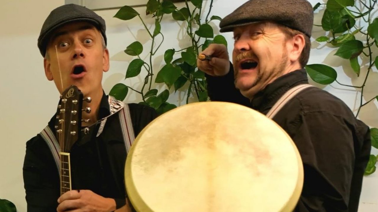 Stefan Lamers (l.) und Martin Hemmings (r.) haben Irish Folk im Gepäck. von privat