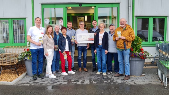 Bei der Spendenübergabe in Rothemühle (v.l.): Andreas Pfeifer, Heike Pfeifer, Hildegund...