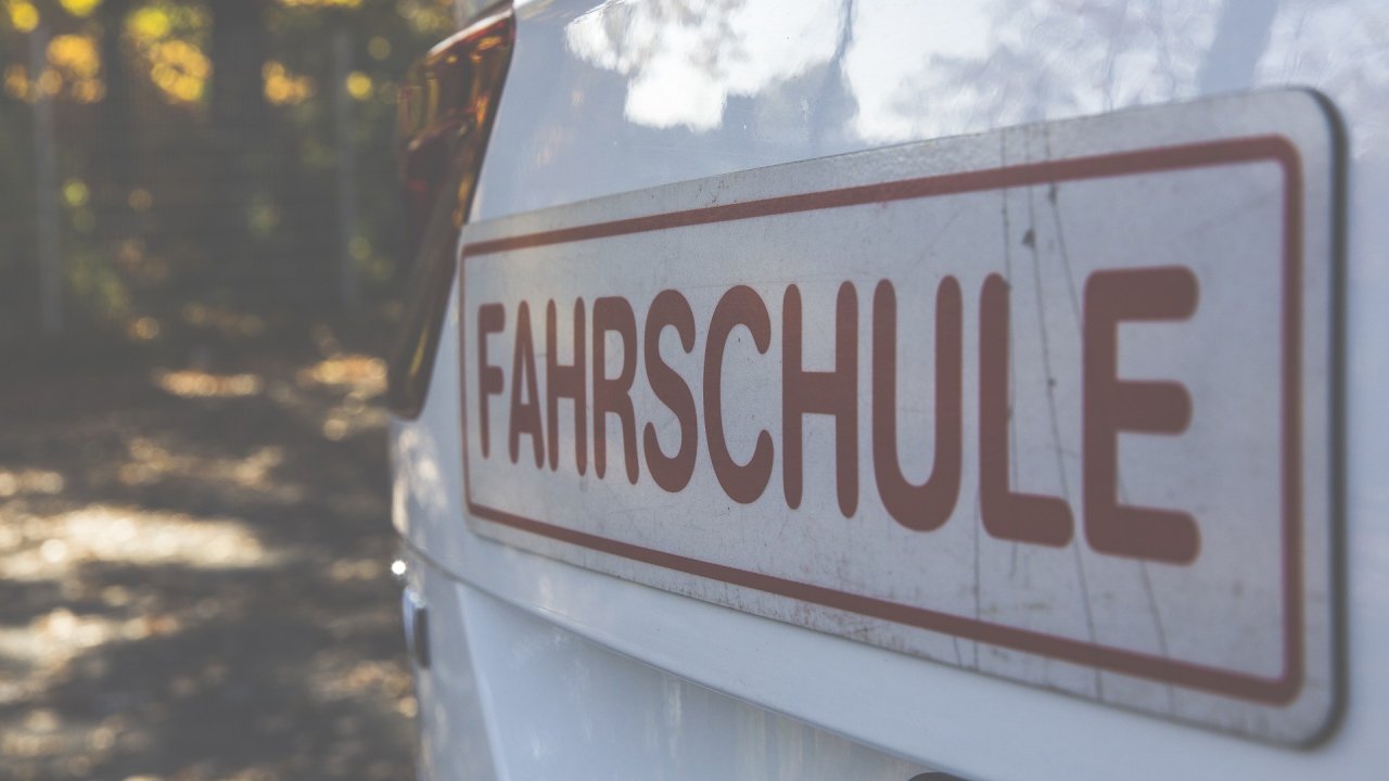 Luxusgut oder Notwendigkeit? Warum der Führerschein so teuer ist