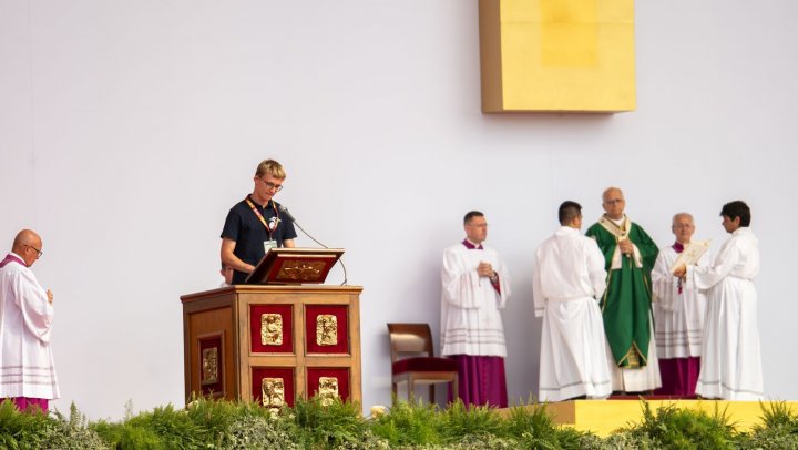 Christian Schrichten aus Sundern liest die Fürbitte.