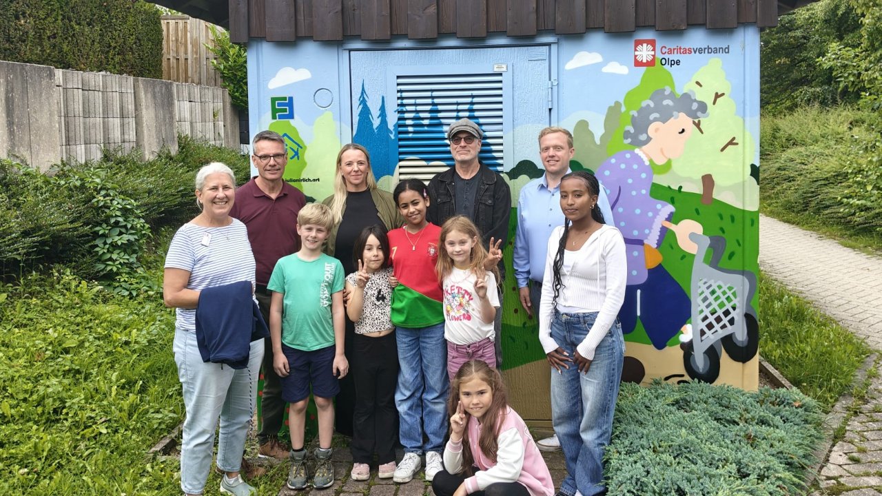 Farbenfroh gestaltet ist der Stromkasten jetzt ein Blickfang. von privat