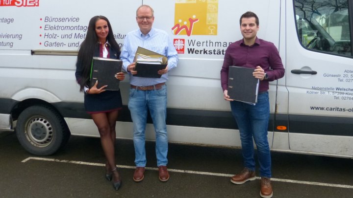 Julia Otterbach (Gruppenleitung Digital Plus) und Bastian Dröge, Fachbereichsleitung Zentrale...