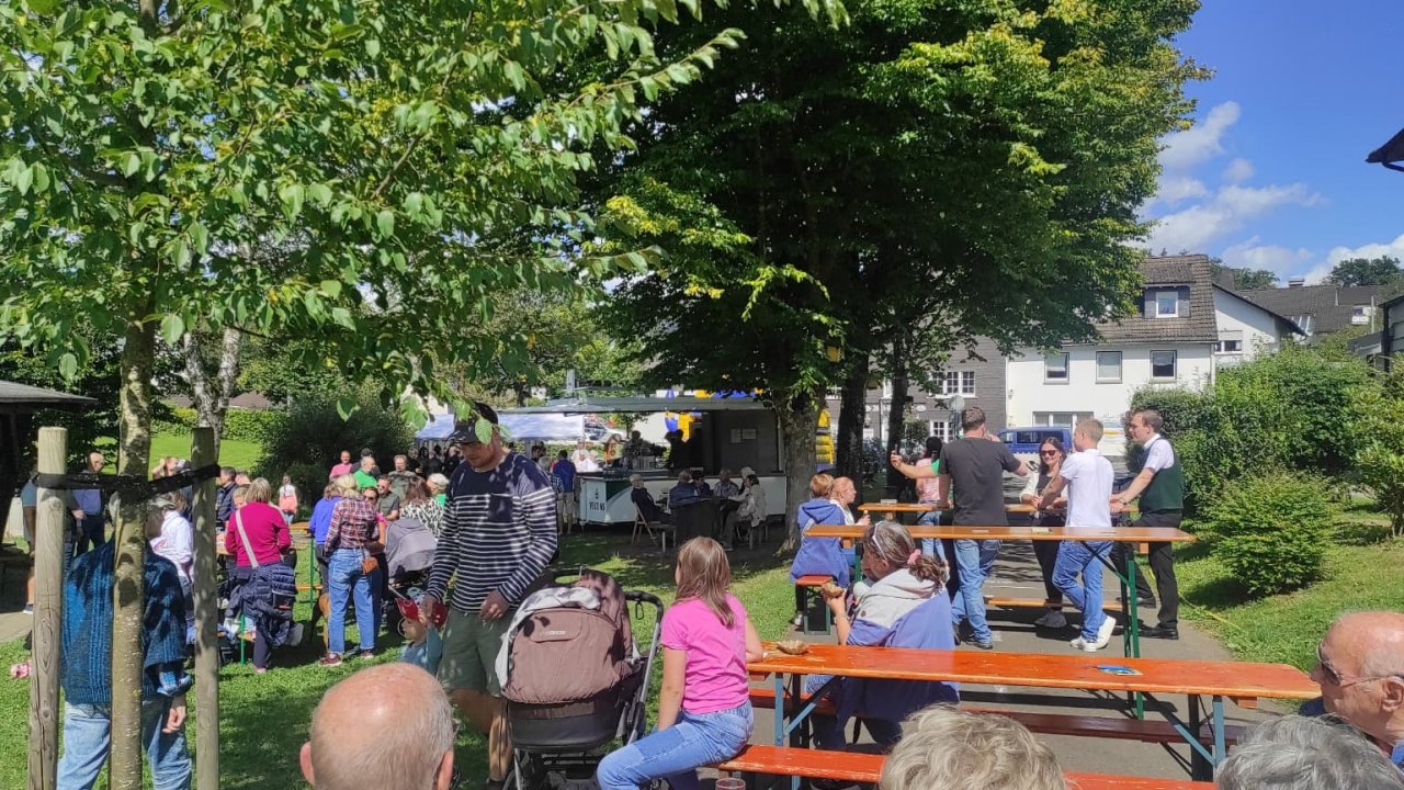 Dorffest auf dem Dorfplatz in Rhode (Archivfoto). von privat