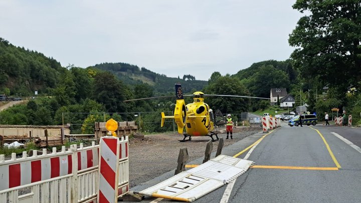 Mit dem Rettungshubschrauber wurde der schwer verletzte Fahrradfahrer in ein Krankenhaus geflogen.