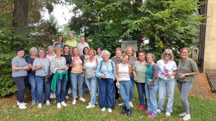 Die „ChoryFeen“ unter Leitung von Petra Meister möchten die Konzertbesucher in ihren Bann...