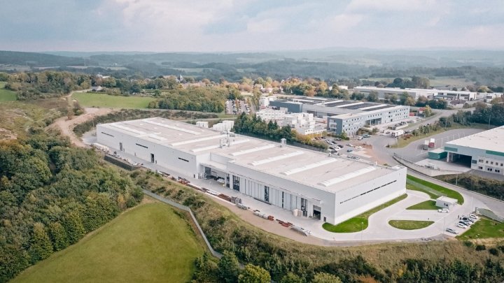 In der neuen Produktionshalle von ProCONTAIN befindet sich die modernste Containerfertigung...