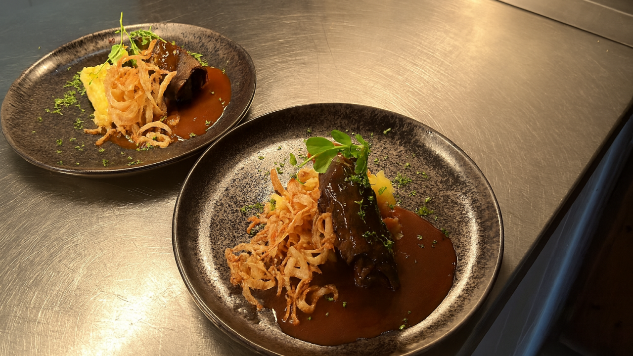 „Rouladen à la Team Voss“ kommen heute auf den Tisch - lasst es euch schmecken! von Landhotel Voss