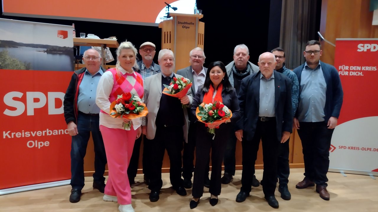 v.l.: Walter Sinzig , Christin-Marie Stamm, Christoph Hötte, Ernst Braun, Reinhard Jung, Nezahat Baradari, Martin Schädler, Herbert Märker, Tom Anton und Felix Hasenau. von SPD Kreisverband Olpe
