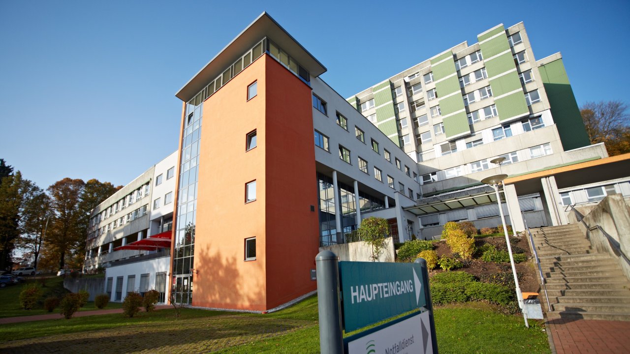 Die Helios Klinik in Attendorn. von Helios Klinik