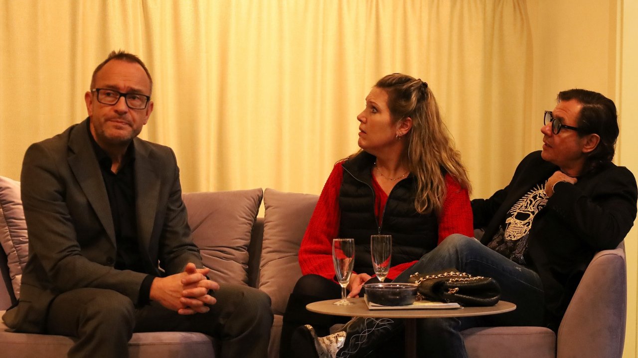 Chaotisch geht es bei der Komödie „Rent a friend“ zu, die das Konnex-Theater derzeit auf die Bühne im Alten Bahnhof Hützemert bringt. von privat