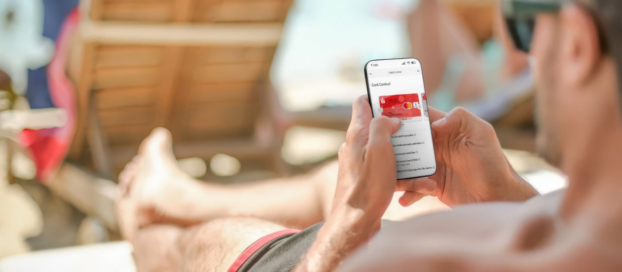 Bestimmen Sie die Einsatzmöglichkeiten Ihrer Sparkassen-Card (Debitkarte) und Ihrer Sparkassen-Kreditkarte flexibel selbst. von Sparkasse