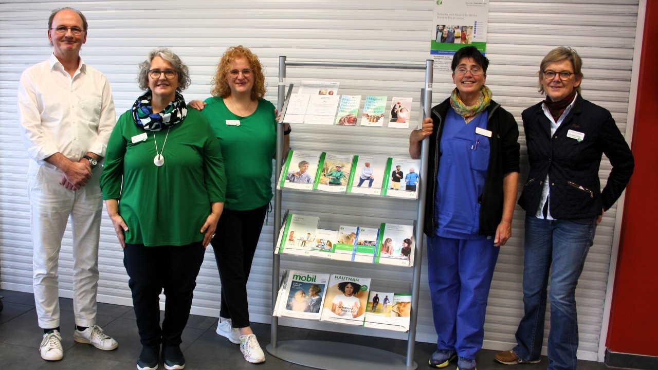 Dr. Manfred Kemmerling, Claudia Grebe, Silke Althoff, Dr. Daniela Mettal-Minski und Christina Droneberg-Hainer vom Vorstand der Rheuma-Liga NRW. von Helios Klinik Attendorn