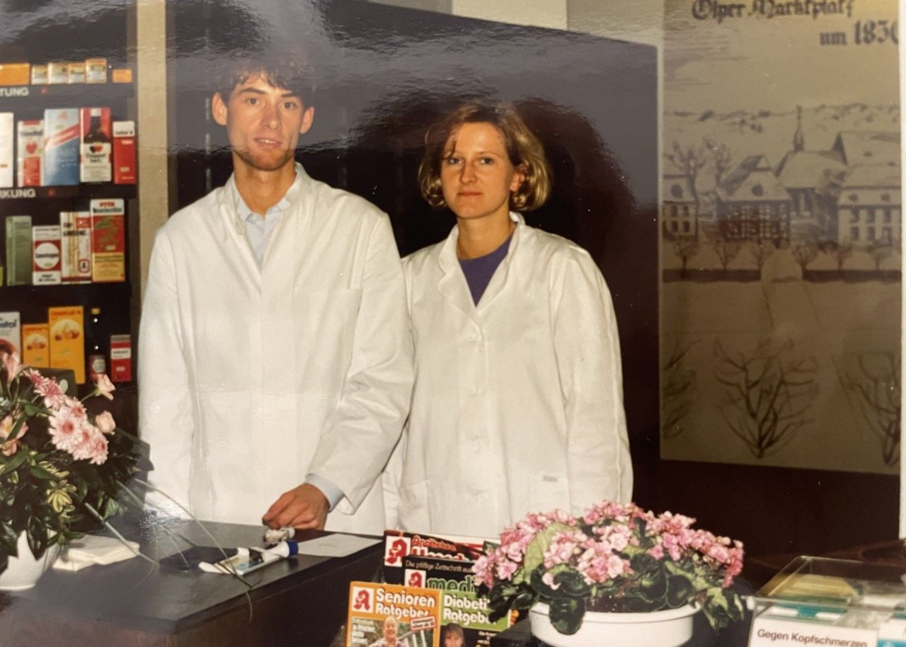 Damals 1989: Ulf und Ursula Ullenboom haben die Apotheke am Markt übernommen. von Apotheke am Markt Olpe