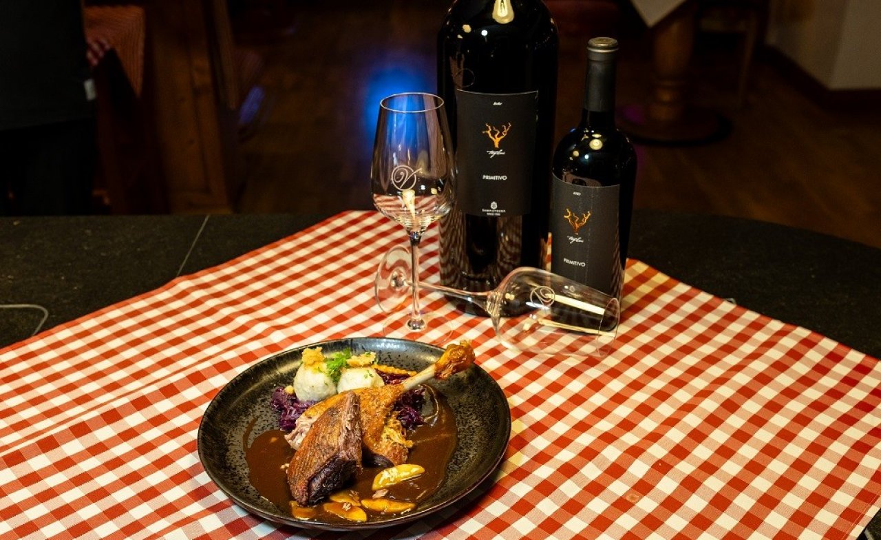 Der Hauptgang im LokalGenuss Weihnachtsmenü: Gans mit Rotkohl und Klößen. von privat