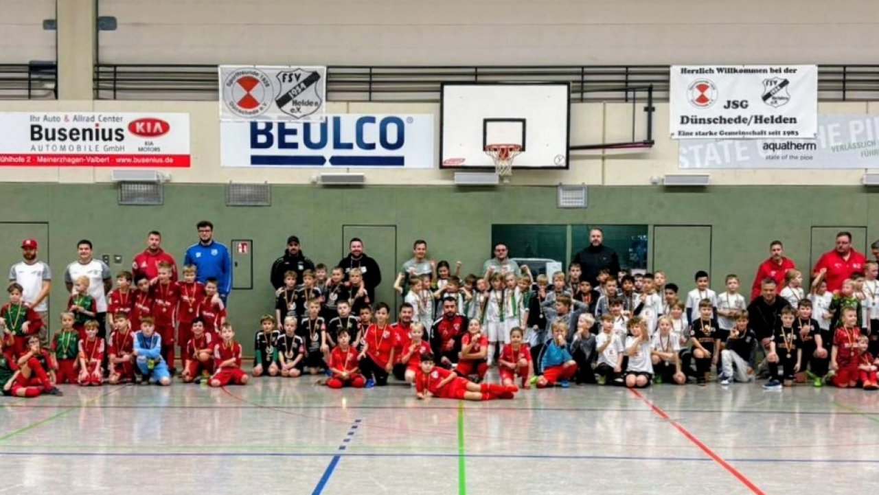 Die JSG Dünschede/Helden richtete in Attendorn ein Fair Play Jugend Hallenturnier mit 28 Mannschaften aus. von privat