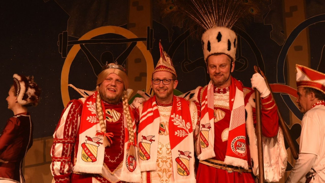 Die KG Holzentrop feiert ihr neues Dreigestirn. von Nils Dinkel