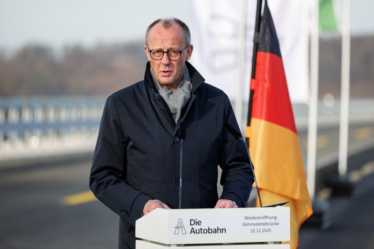 Bundeskanzler Friedrich Merz bei der Ansprache zur Eröffnung der Talbrück Rahmede von Autobahn GmbH