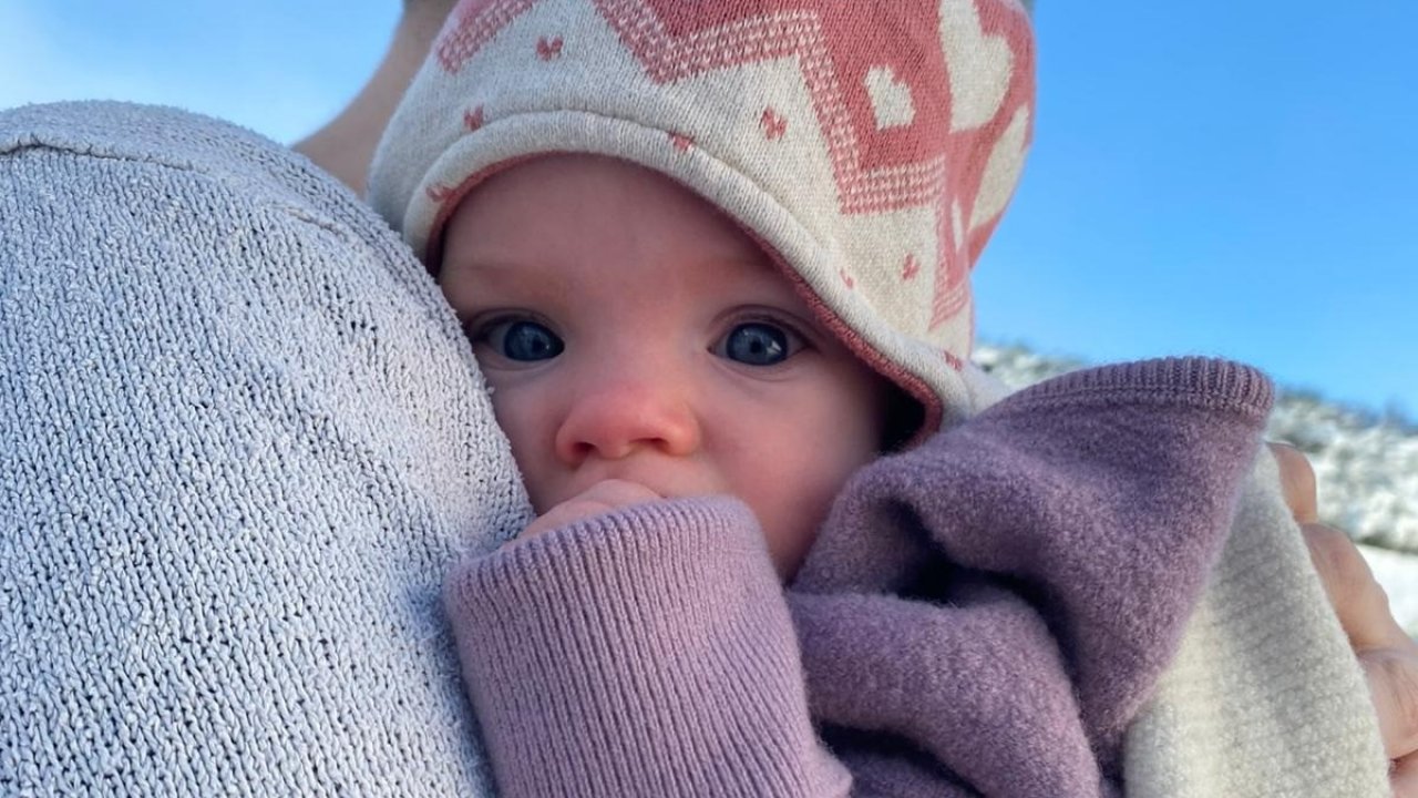 Estelle ist heute gut 21 Monate alt und durch die viel zu frühe Geburt neurologisch beeinträchtigt. von privat