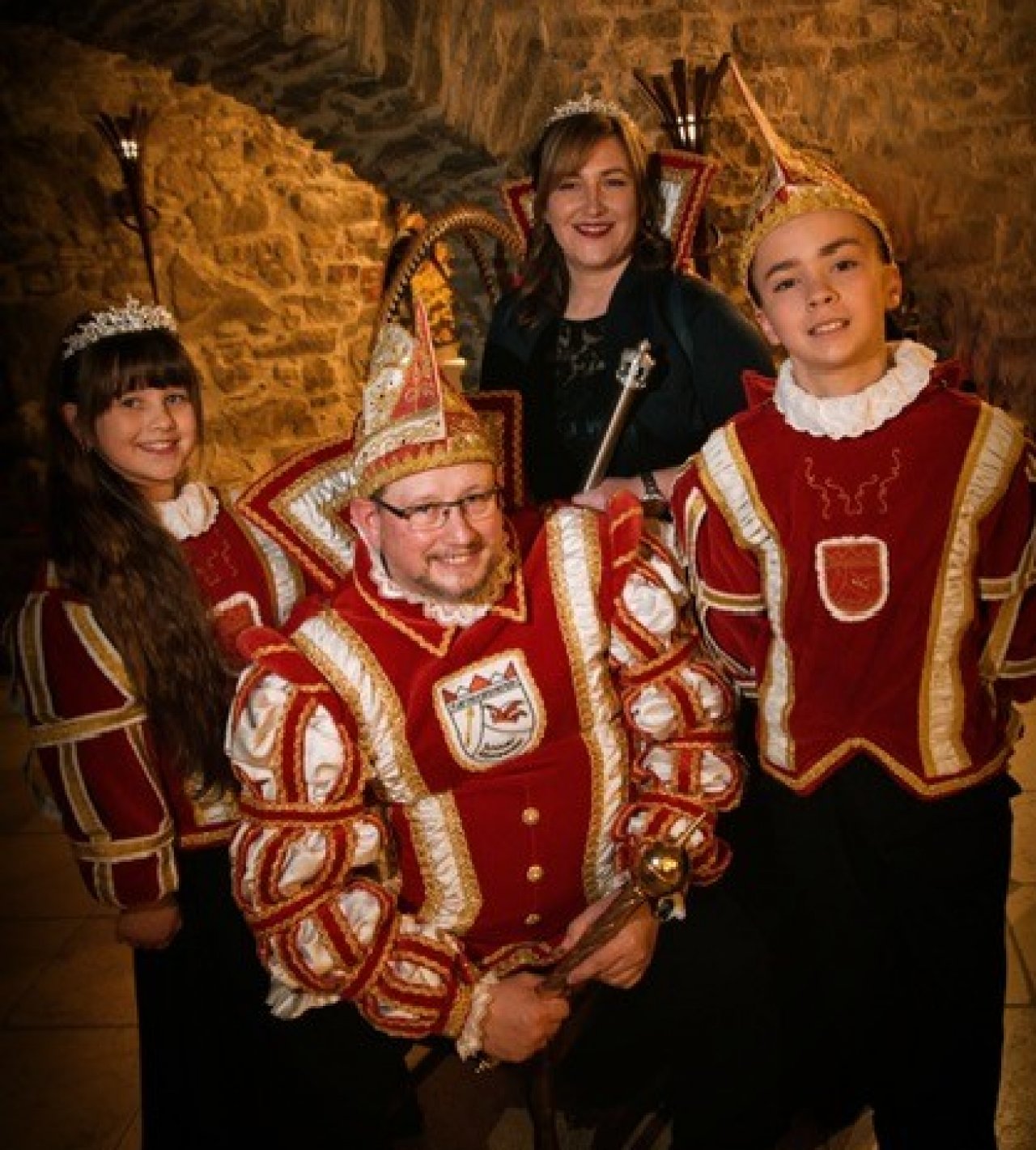 Die Tollitäten des Karnevalsvereins Schönau-Altenwenden (v.l.): Kinderprinzessin Lena I., Prinz Micha V., Prinzessin Bina II. und Kinderprinz Conner I. von Karnevalsverein Schönau-Altenwenden